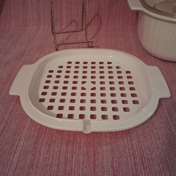 RUBBERMAID MICROWAVE COOKWARE 4 PC STACKING SET - Picture 5 of 8